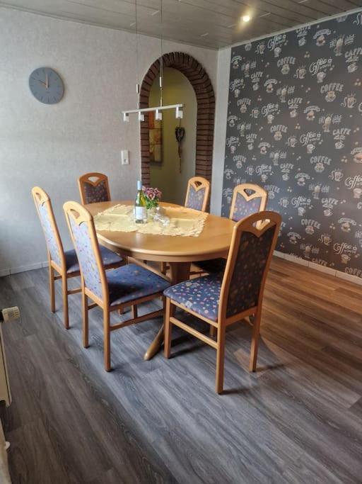 Gemuetliche 3-zimmer-wohnung, Zentral Gelegen Apartment